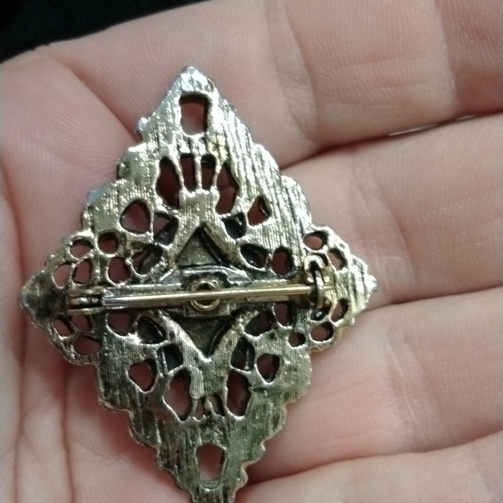 Vintage Brooch    - Picture 3 of 4